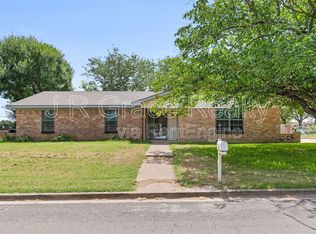 429 Lindenwood Ln W, Hewitt, TX 76643