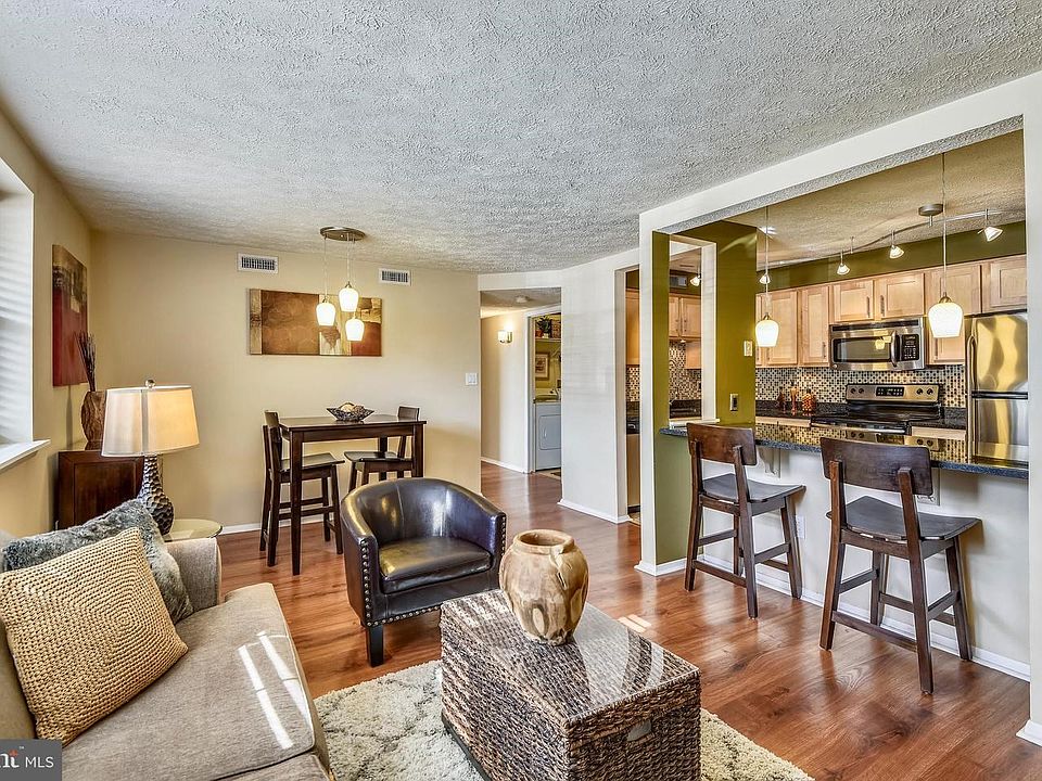 1st image of 3503 Wedgewood Ct APT C