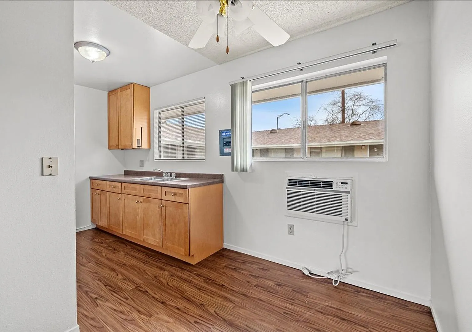 Tally Ho Apartments — Photo 2