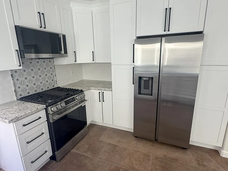 253 Covina Ave — Photo 11