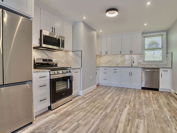 3rd image of 237 Whiton St APT 3