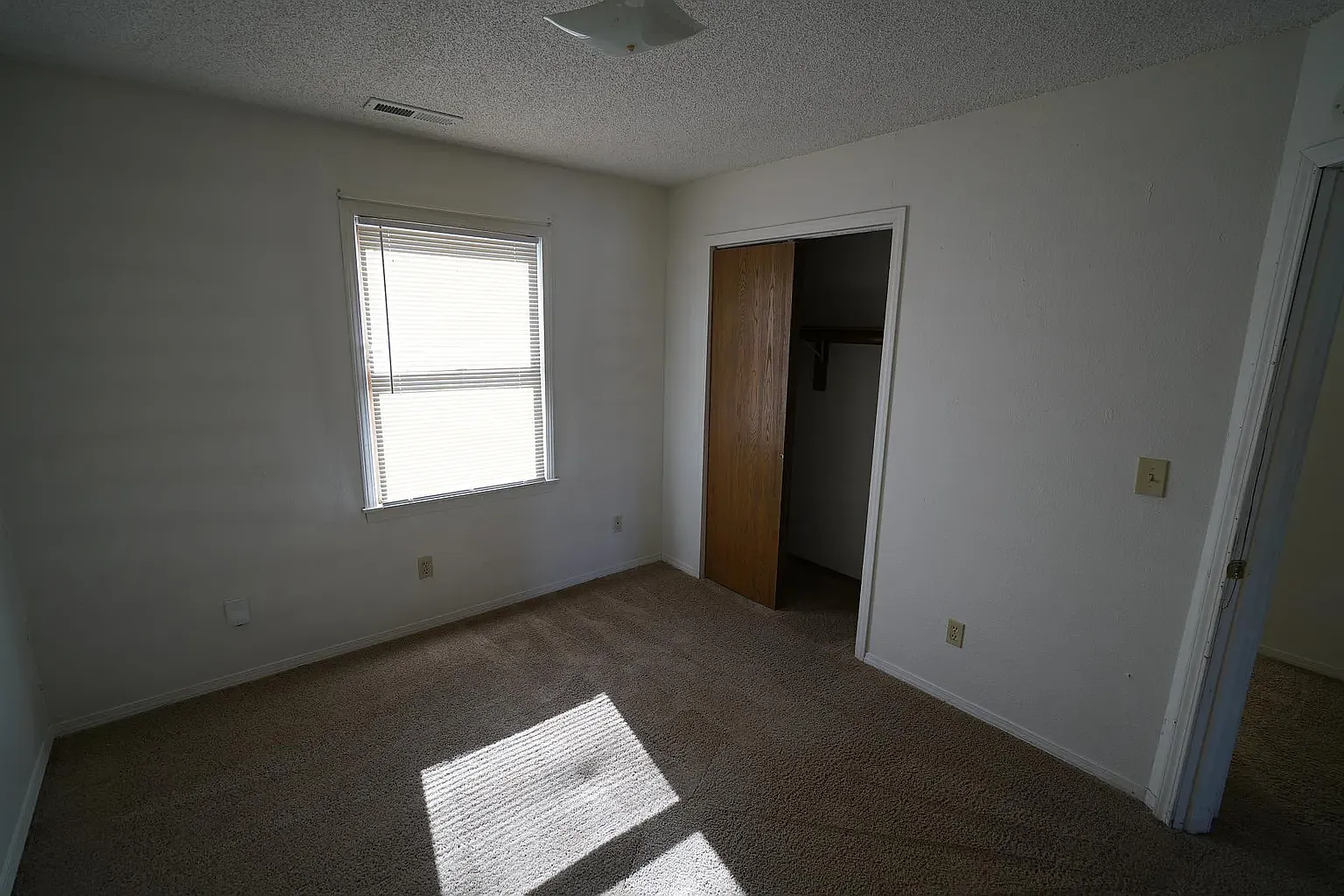 3 bed, 912 sqft, $510 — Photo 4