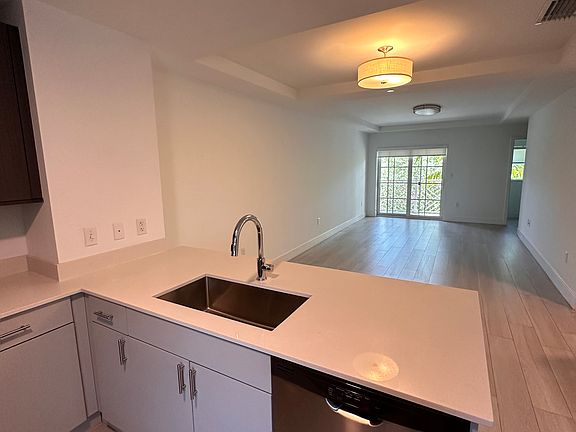 3rd image of 503 N K St #B3