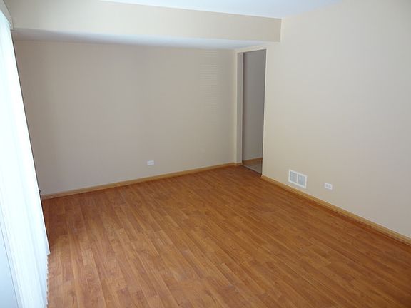 3rd image of 1643 Victoria Park Cir #1