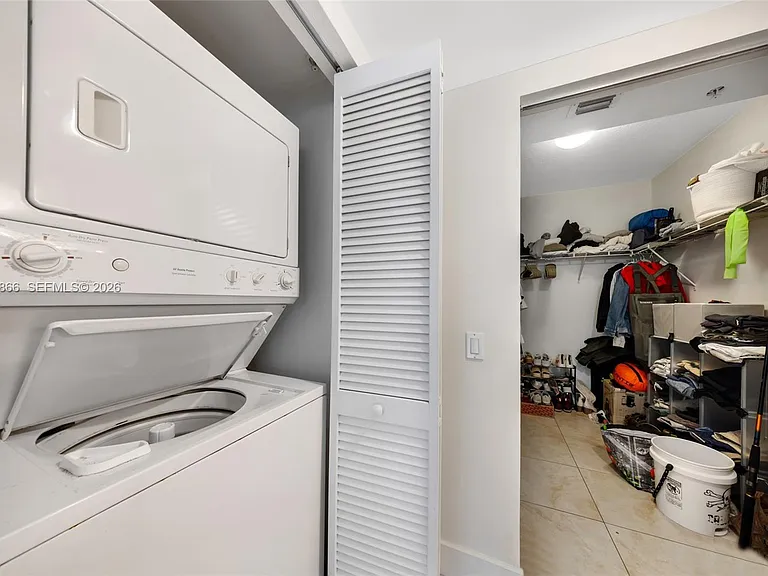 41 SE 5th St #502 — Photo 8
