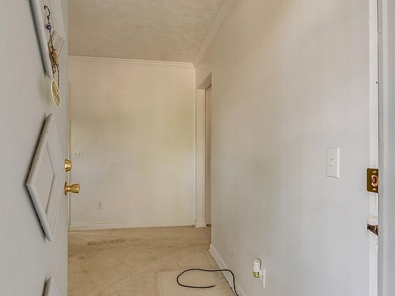 4th image of 607 E Market St