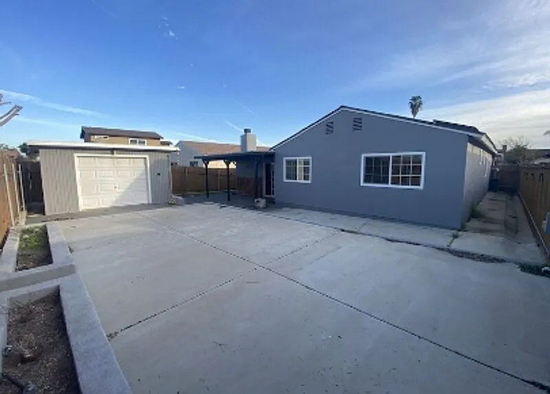 4 bed, 2.0 bath, 1619 sqft, $3,995 — Photo 3