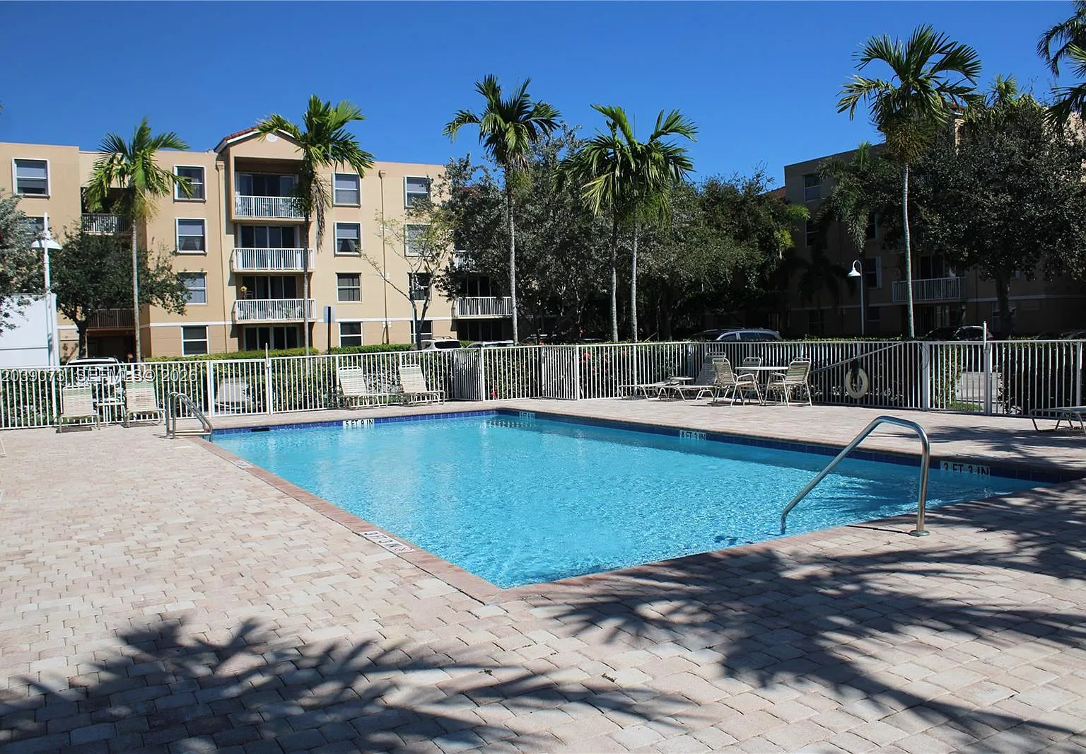 Sheridan Beach Club Condo — Photo 2