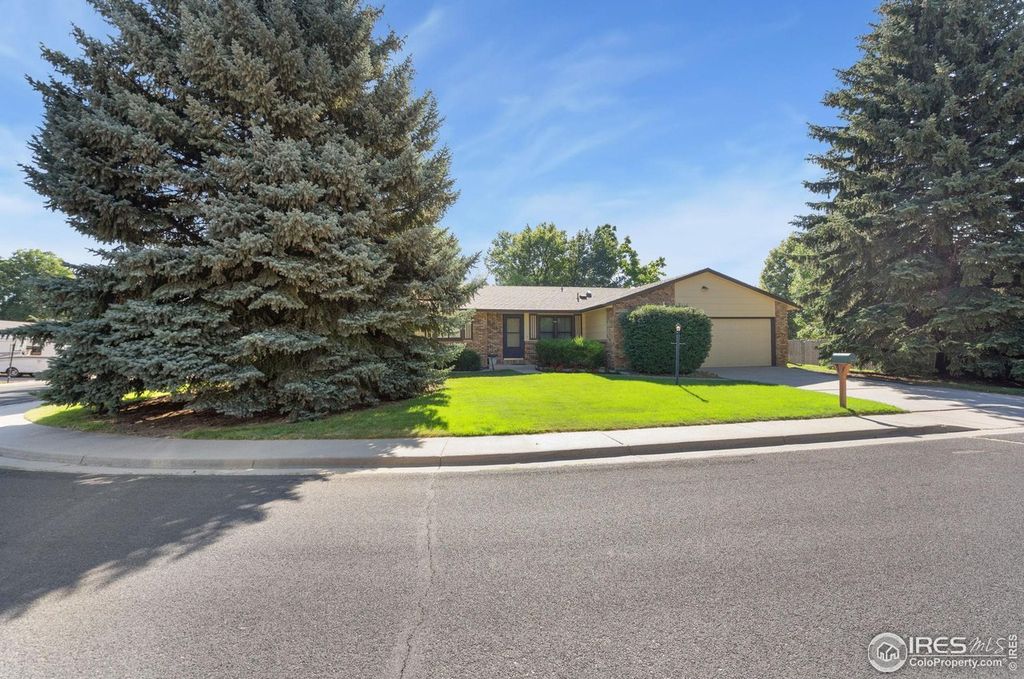 3244 Hawthorn Dr