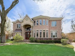 1239 Country Ln, Northbrook, IL