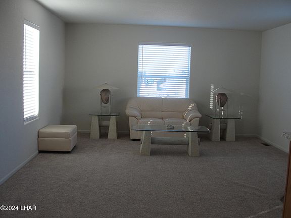 5th image of 3125 Lake Dr