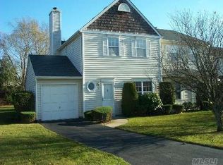 4 Fox Path, Coram, NY 11727