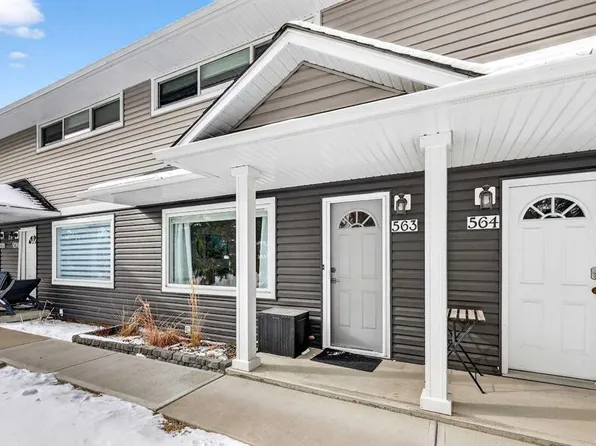 563 E Regal Park NE, Calgary, AB T2E 0S6