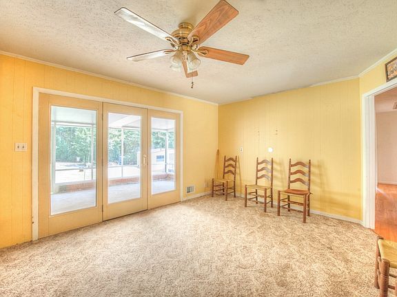 2nd image of 201 Hillcrest Dr