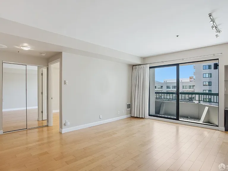 601 Van Ness Ave #406 — Photo 11