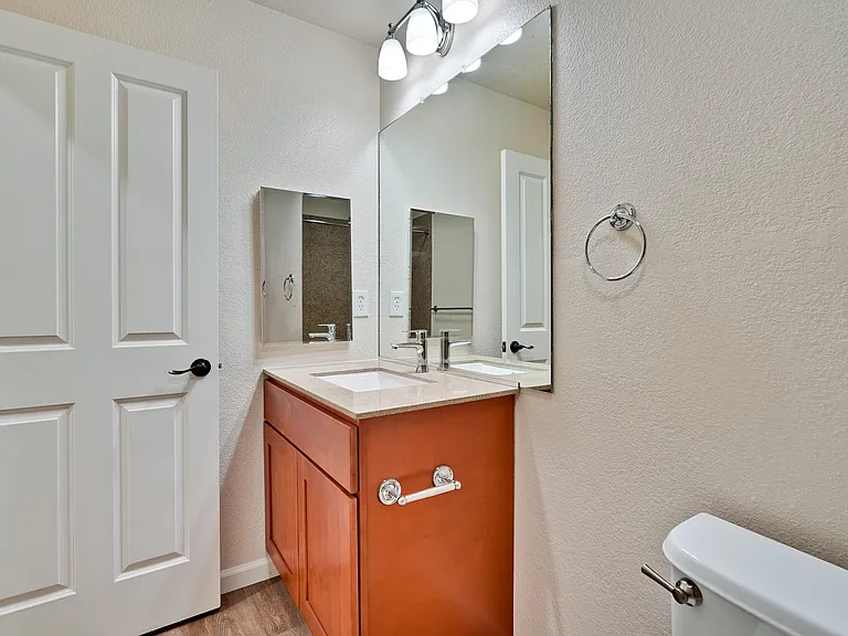 Encinal Place Apartments — Photo 27