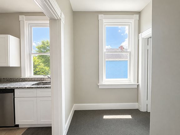 3rd image of 2322 Stratford Ave #2