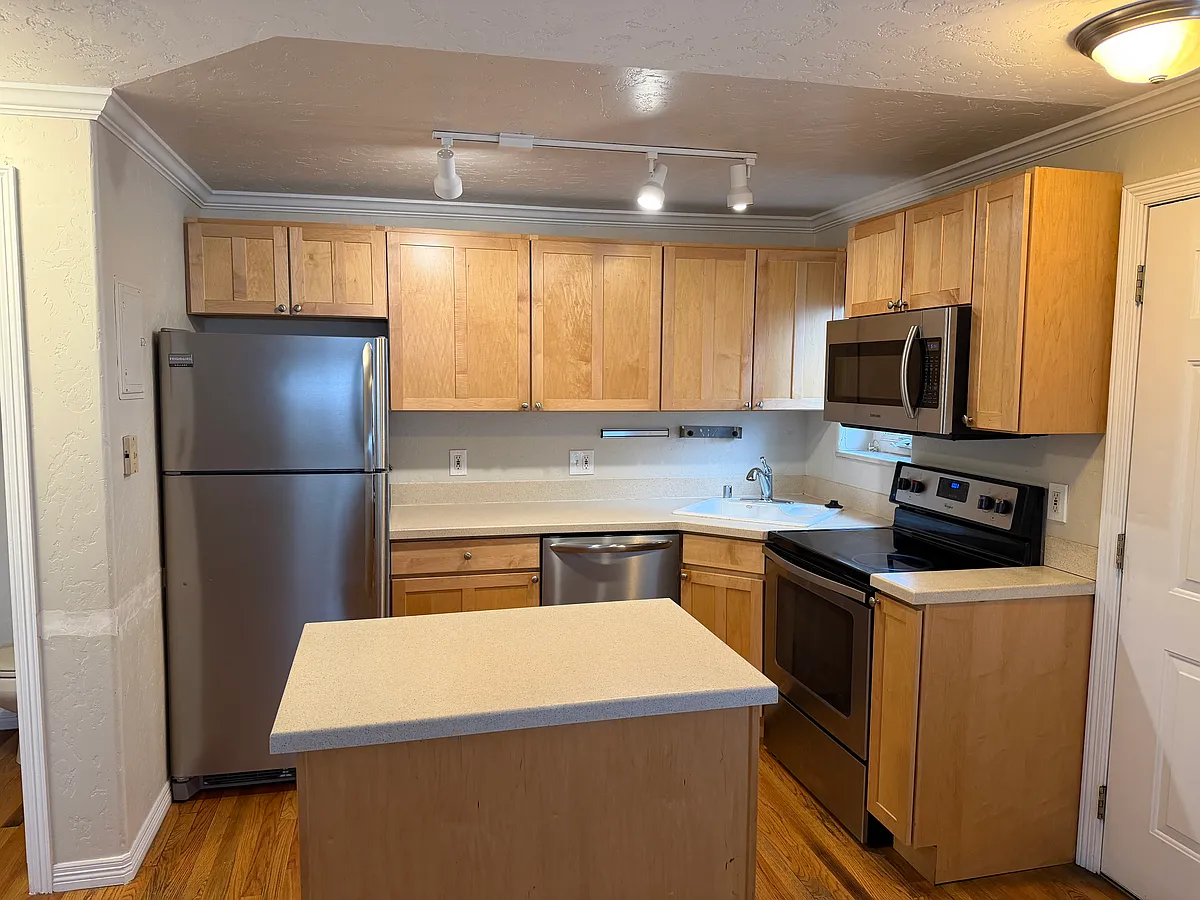 Building Photo - 1243 Vine St #4