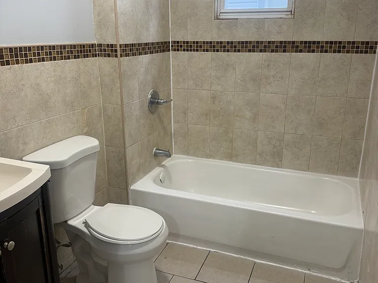 52 Franklin St #1 — Photo 4