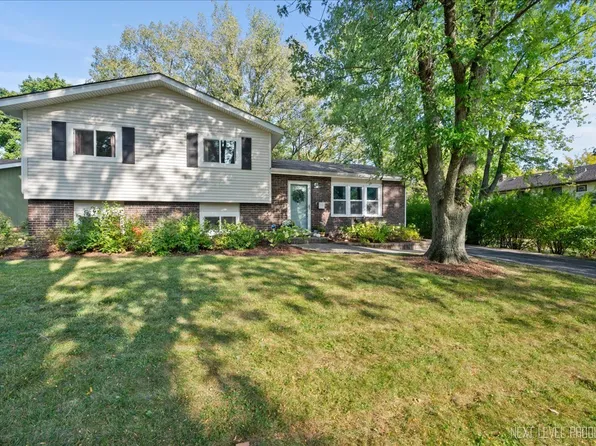 1320 Foxglade Ct, St Charles, IL 60174