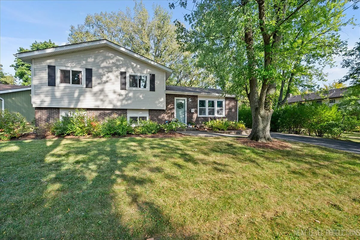 1320 Foxglade Ct photo 1