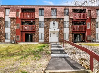 25 Woodsedge Dr APT 4B, Newington, CT 06111