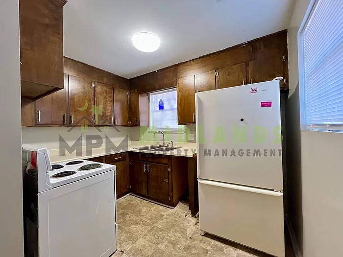 1930 Greenoaks Rd #A — Photo 16