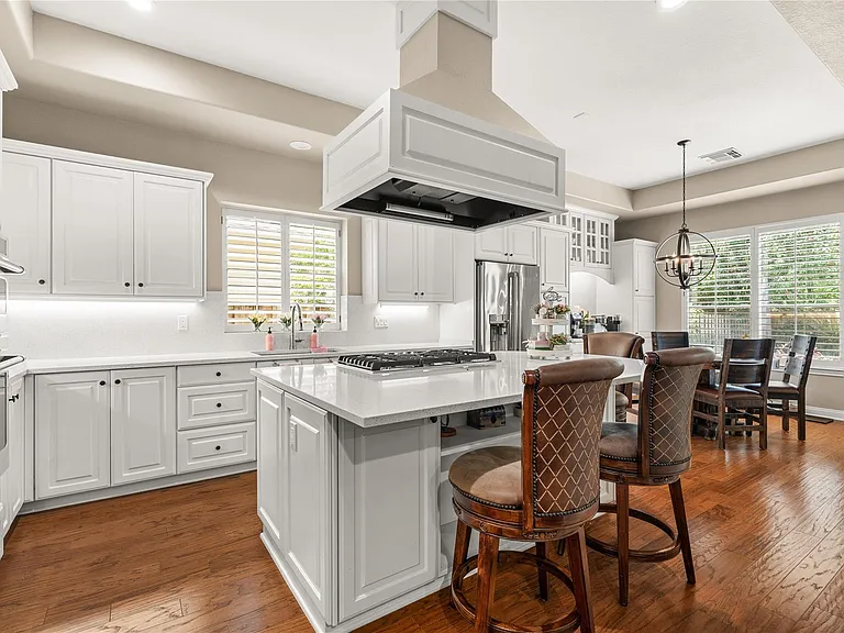 131 E Beckonvale Cir — Photo 10