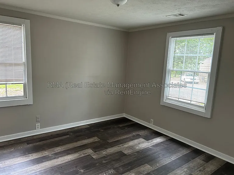 1001 W College Ext — Photo 5
