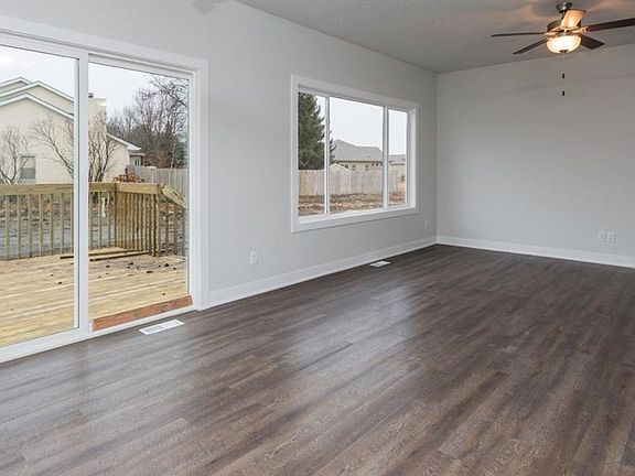 3rd image of 1502 Bennetts Way NW