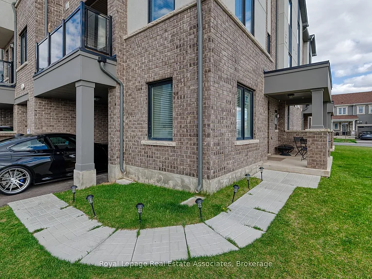 488 Bellflower Ct — Photo 6