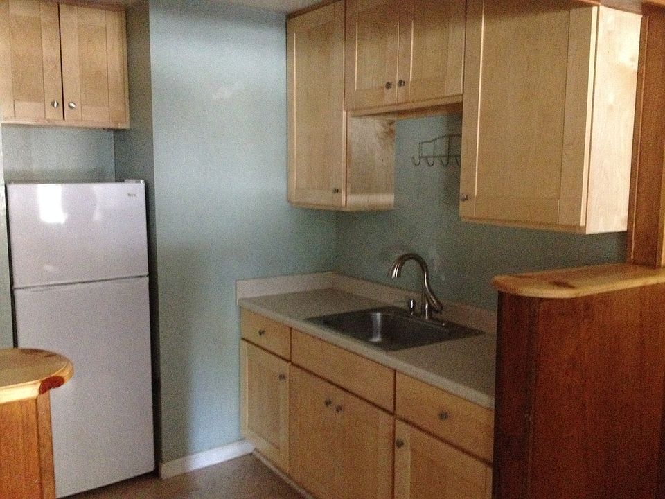 1st image of 696 James Ave APT 2