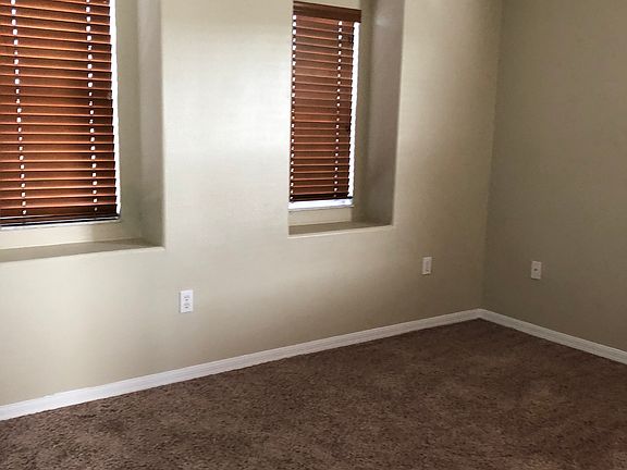 4th image of 1007 Platte Way N