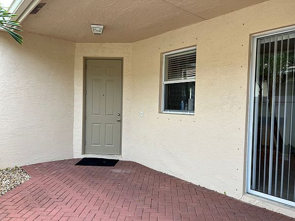 2nd image of 800 SW Rocky Bayou Ter