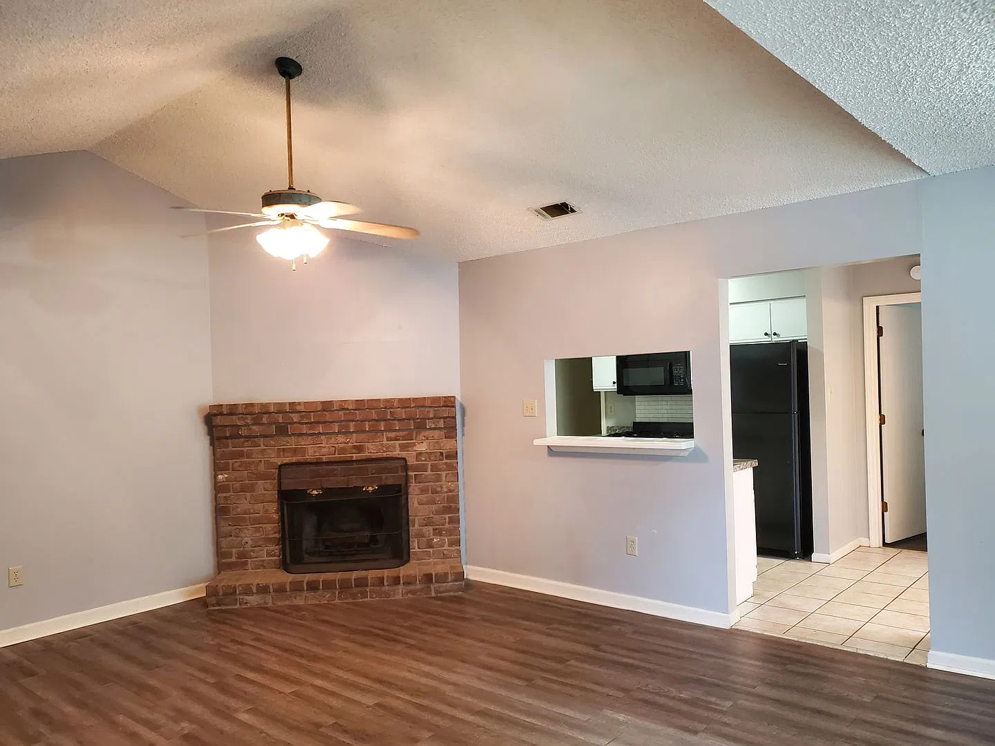 **Available in May** Spacious, 2 bedroom, Georgetown Townhome — Photo 3