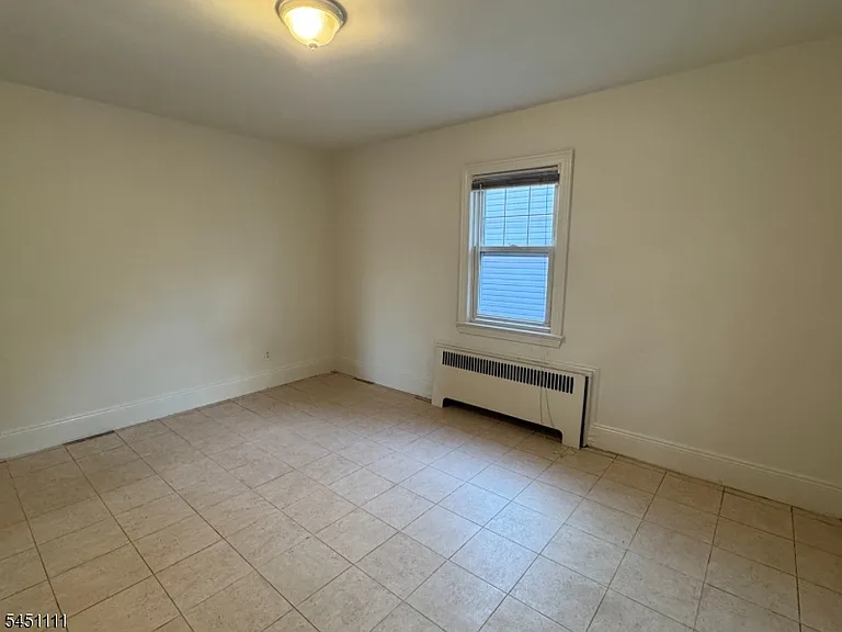 28 Knopf St #2B — Photo 5