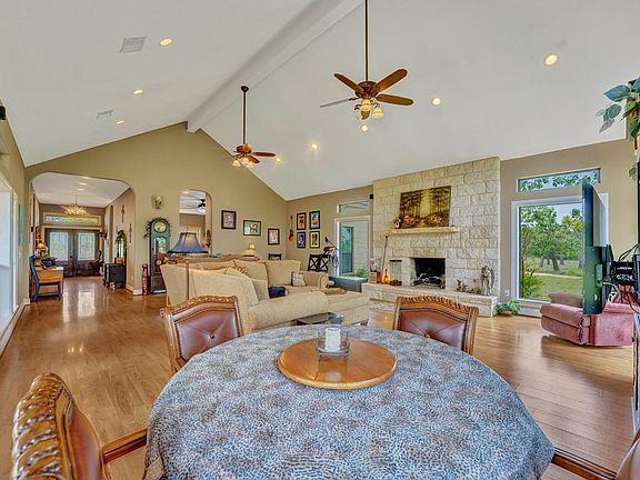 4th image of 250 Sunshine Ln