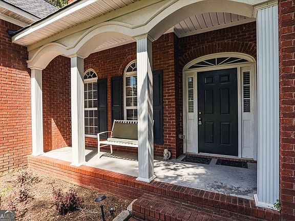 4th image of 136 Hidden Lakes Dr