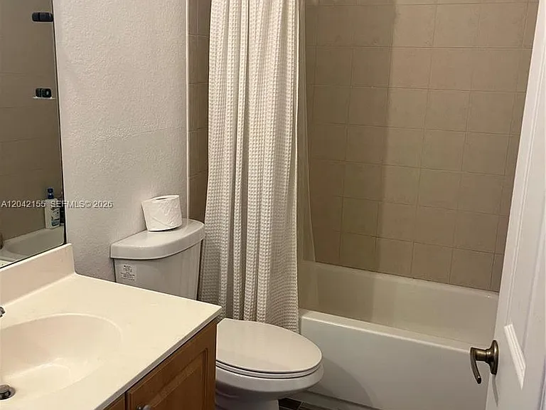 5347 SW 40th Ave — Photo 12