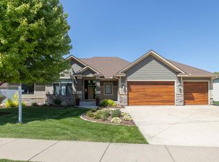 9079 Horizon Dr, Shakopee, MN 55379