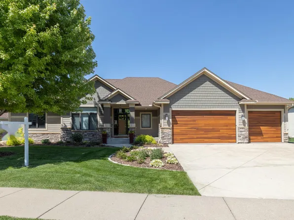 9079 Horizon Dr, Shakopee, MN 55379