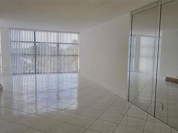 2nd image of 600 Parkview Dr APT 525