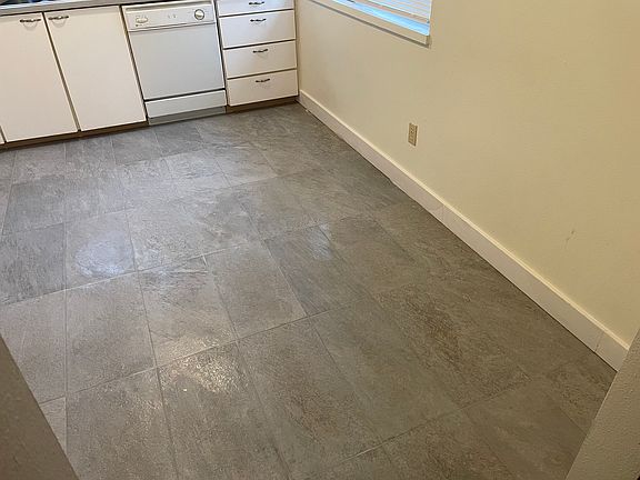 5th image of 1702 SE 146th Ct