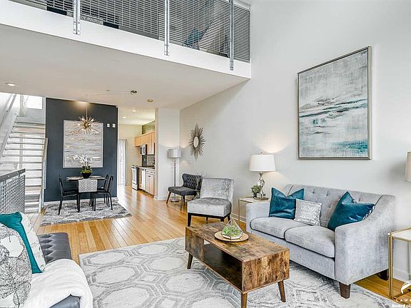 2nd image of 582 W 40th St #582