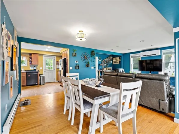23 Earl St, West Warwick, RI 02893