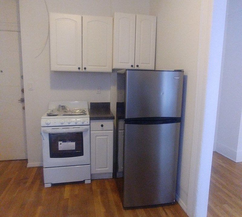 2nd image of 54 Carmine St #3