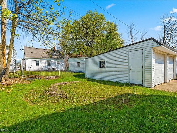 5th image of 12023 Maple Leaf Dr