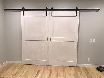 Rented by Realty 2000 Associates Ltd