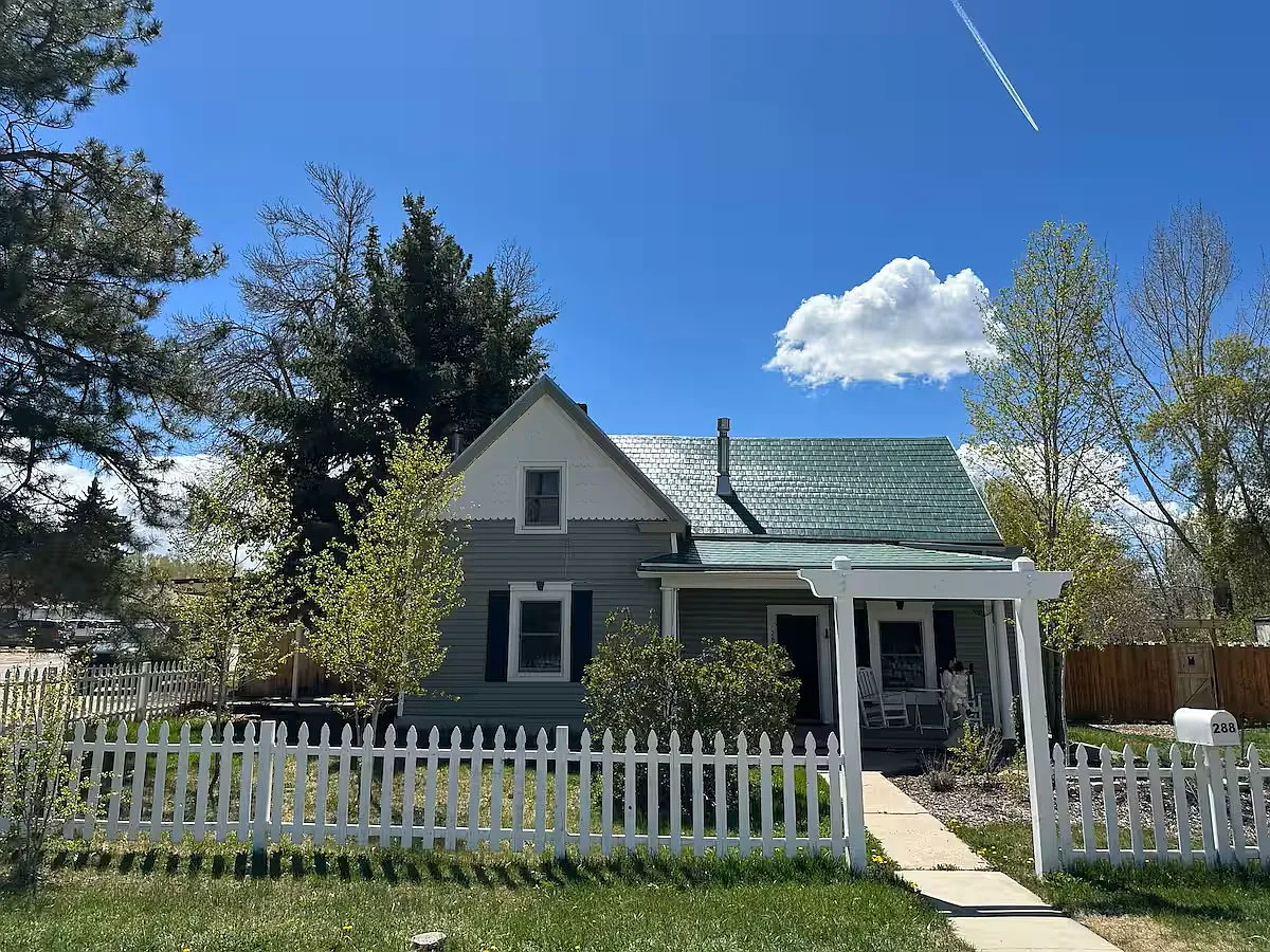 4 bed, 1716 sqft, $3,200 — Photo 1
