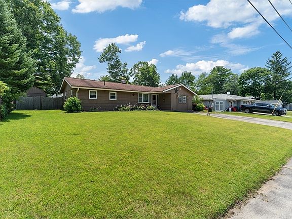 3rd image of 31 Stephen Dr